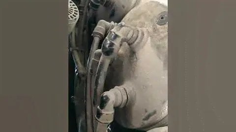 air purging and air leaking Volvo truck 2015